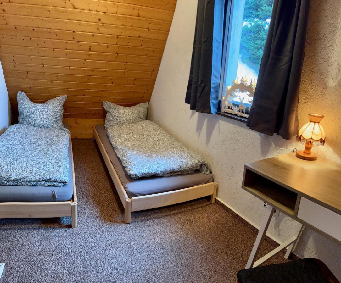 Urige Berghuette Mit Kamin Und Sauna Im Erzgebirge Nahe Schwarzwassertal Pobershau Exterior photo